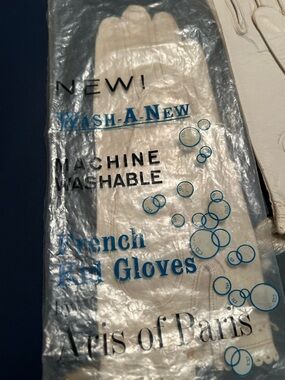 Vintage real kid Wash-A-New French Kid Gloves in Cream. Original bag. 1959